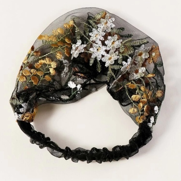Kathrono Accessories - 🌹 Beautiful embroidered mesh floral headband 🌹